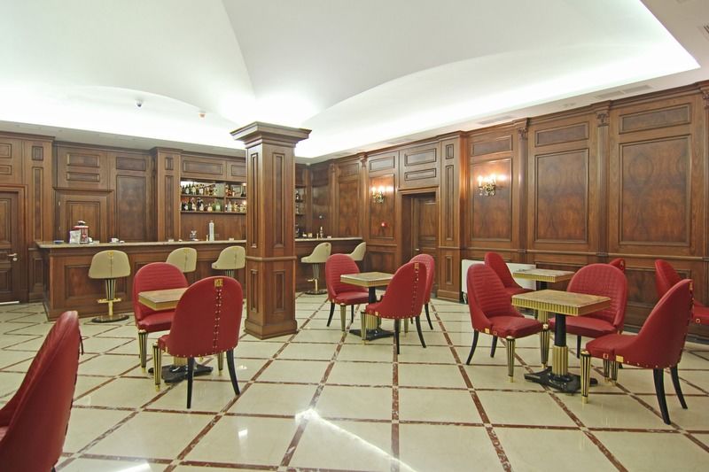 Orion Hotel Bishkek Exterior foto The interior of the bar