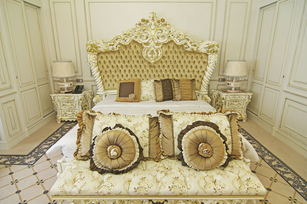Orion Hotel Bishkek Exterior foto A bedroom in the Emirates Palace