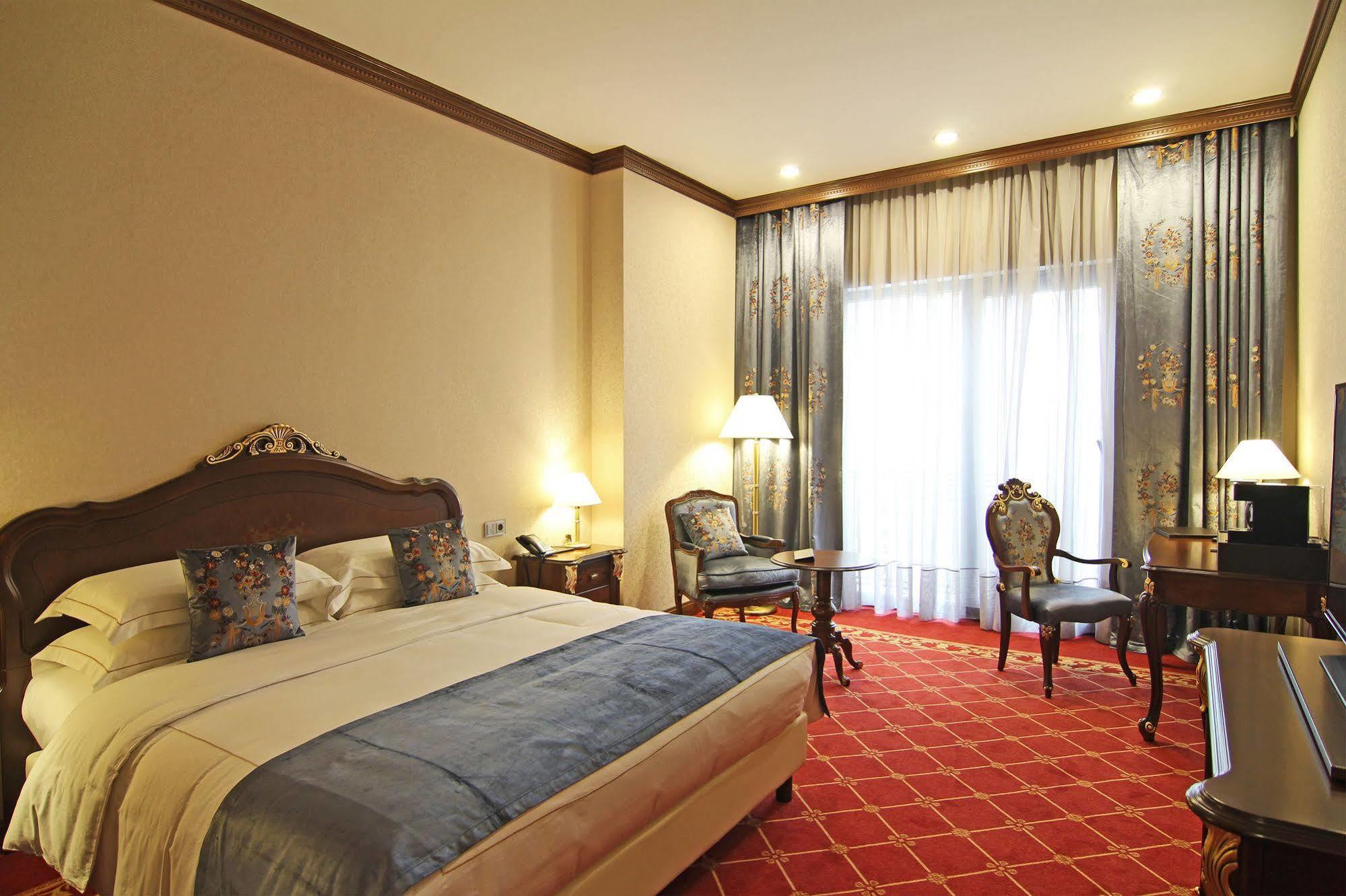 Orion Hotel Bishkek Exterior foto Deluxe Room