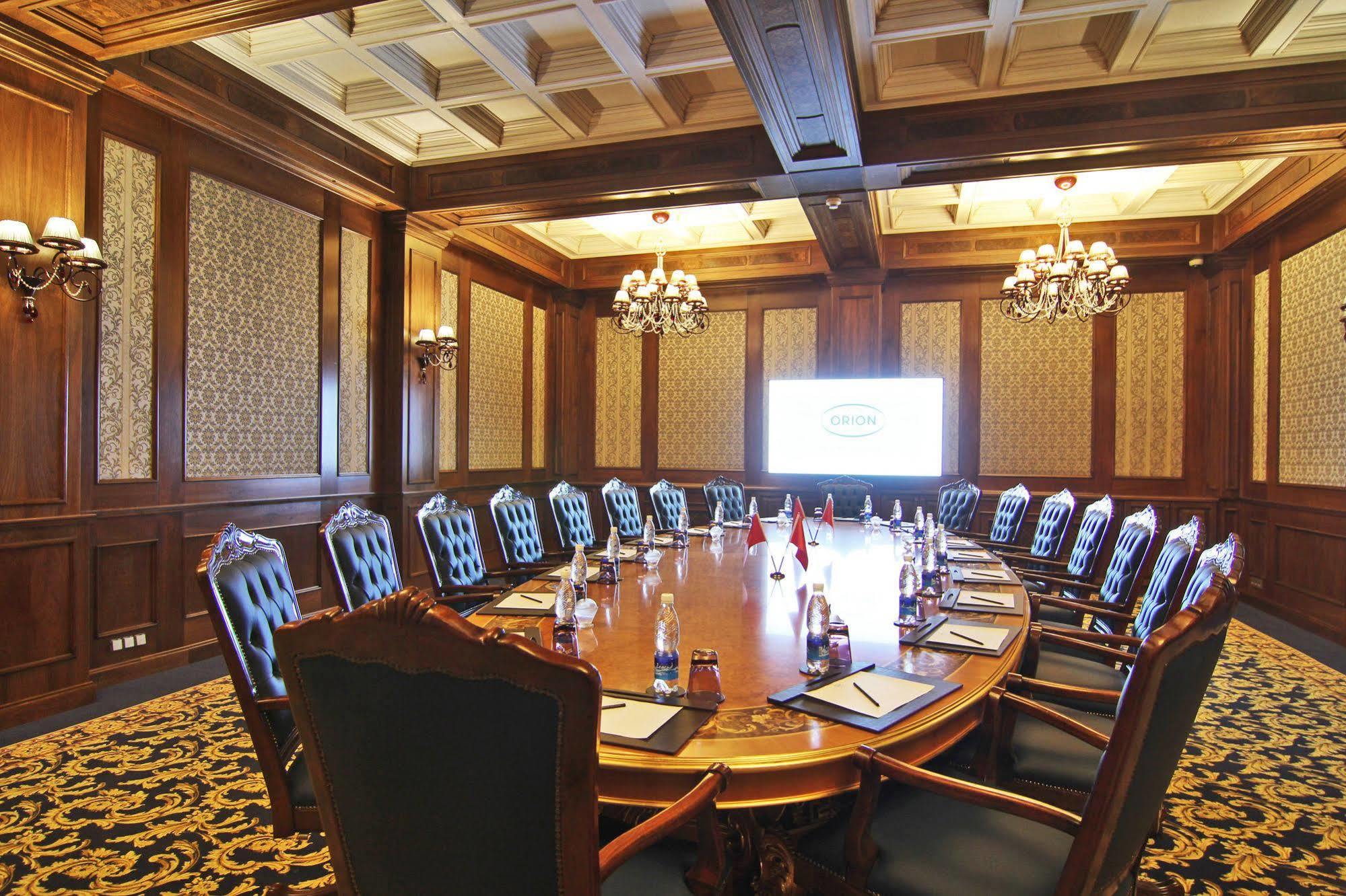Orion Hotel Bishkek Exterior foto The boardroom at the World Trade Center
